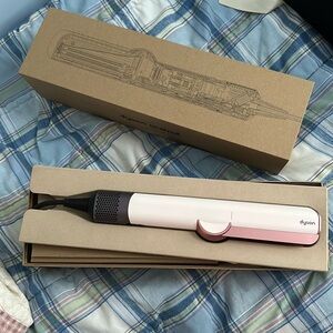 Dyson airstrait *sold, no longer available*